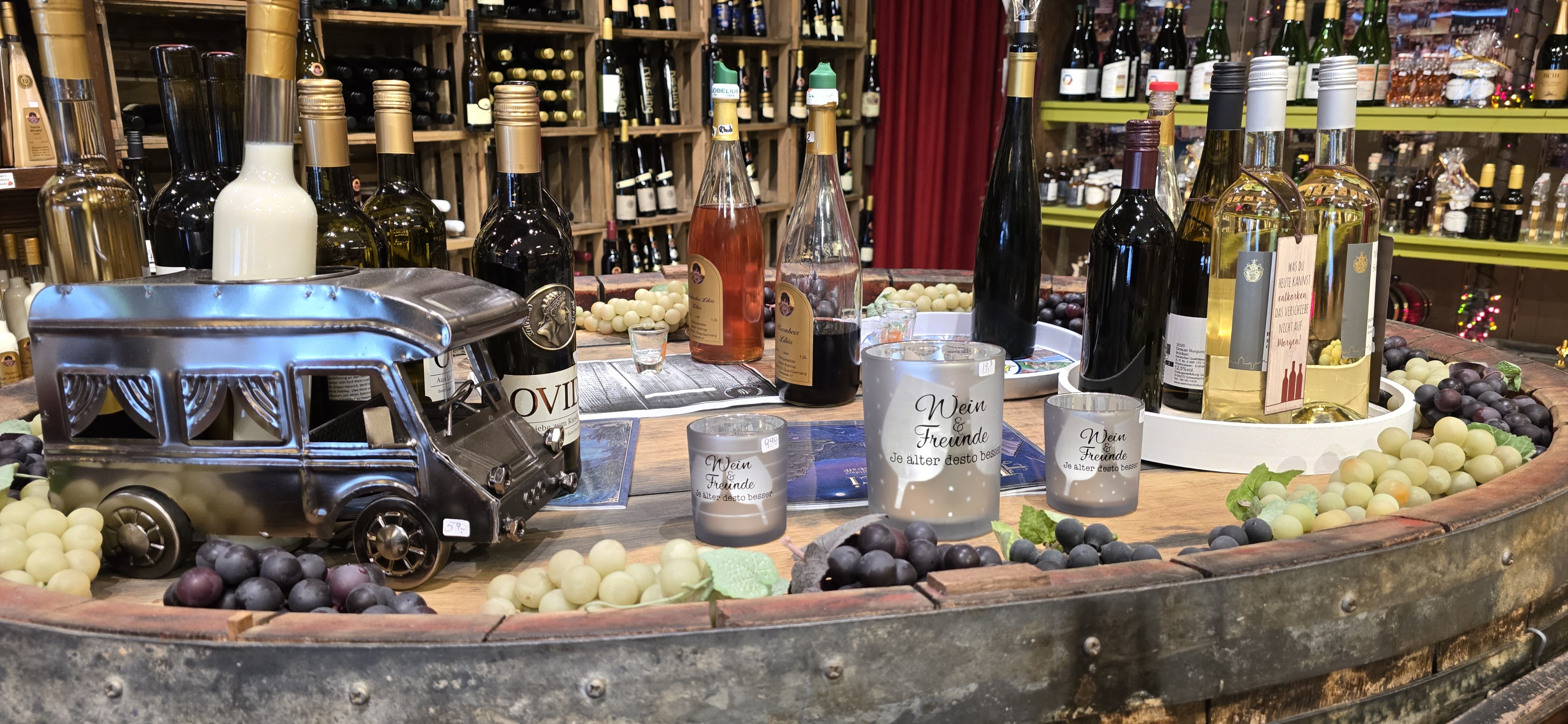 Barrel display and wine bottles at Stefans Wein- und Weihnachts-Paradies interior