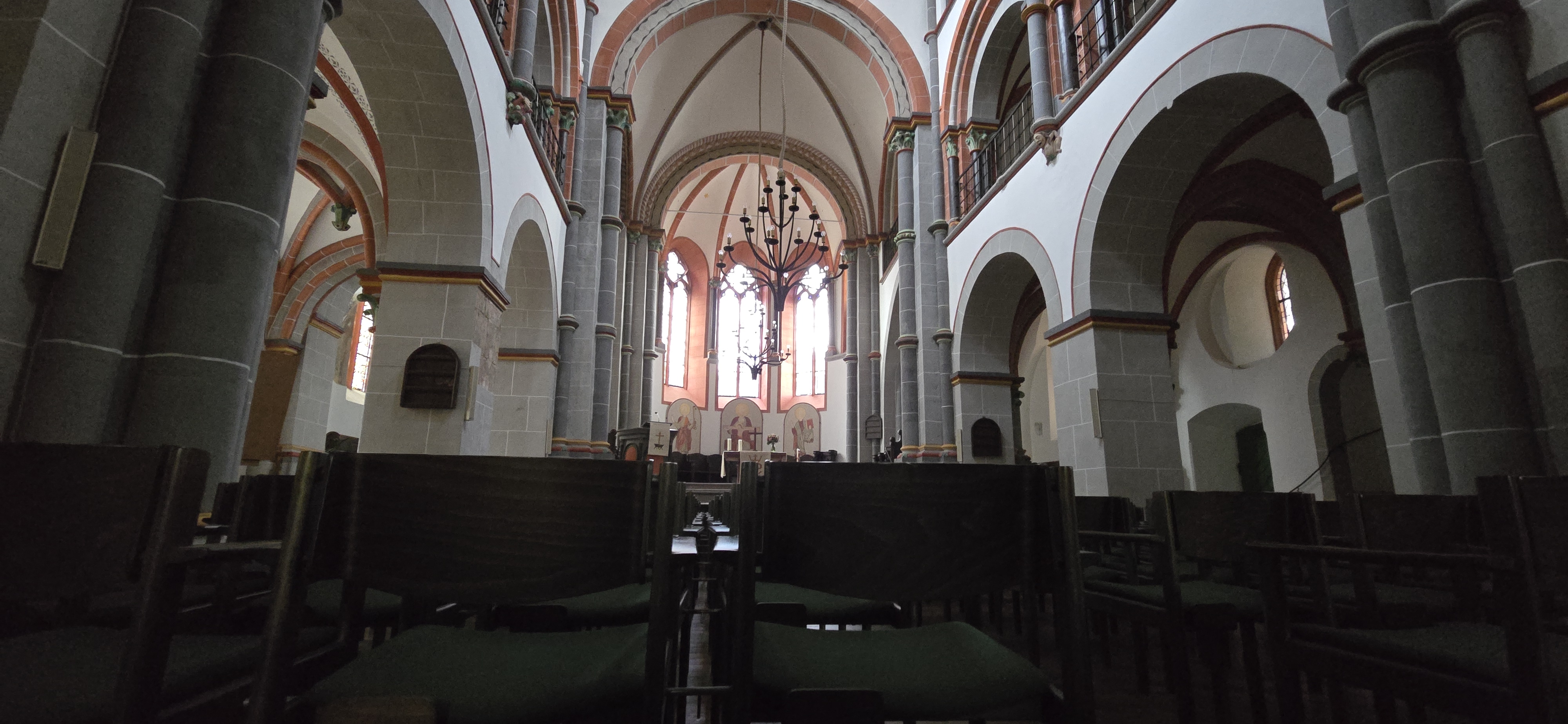 St. Peter Kirche interior nave, Rhenish Romanesque arches and Gothic tracery chancel window, Bacharach