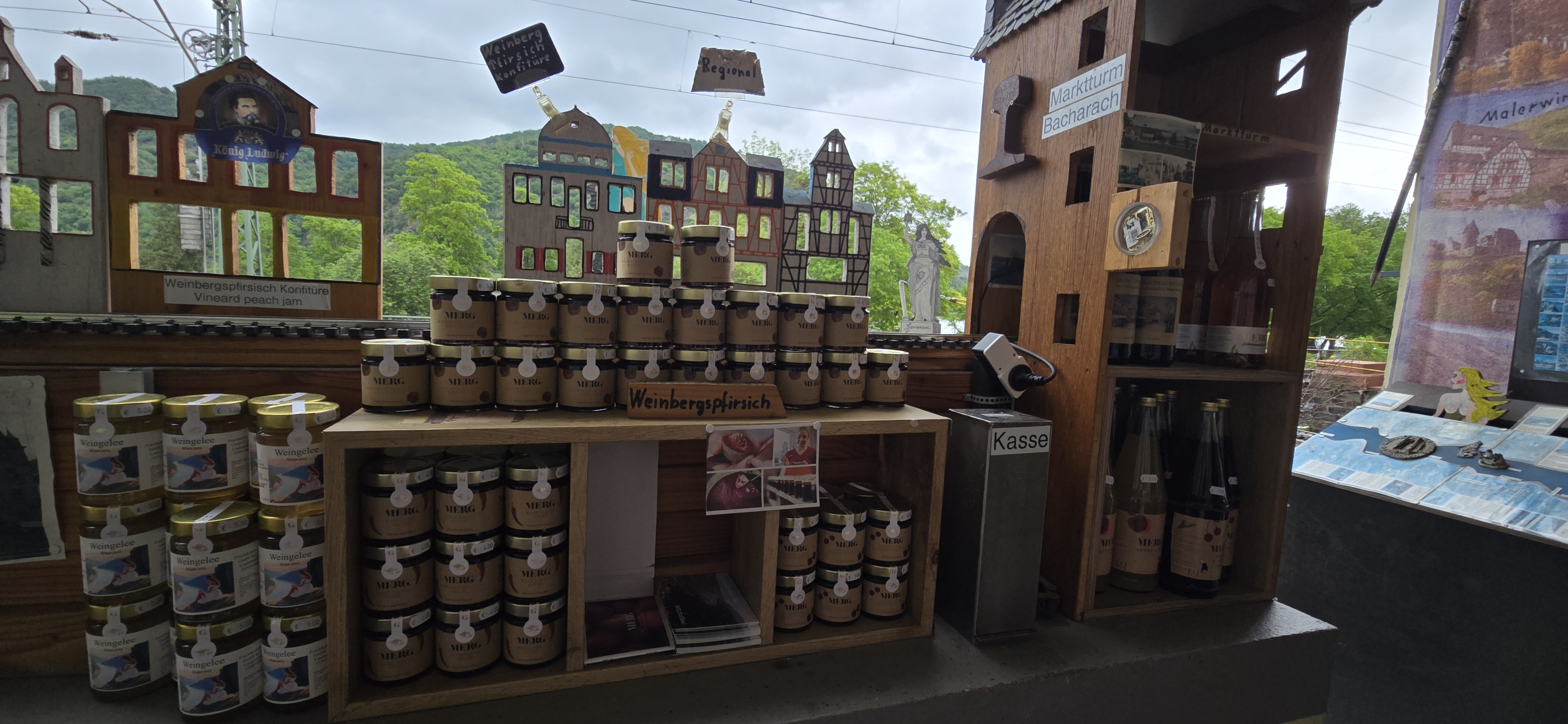 Weinbergspfirsich Konfitüre (vineyard-peach jam) jars and wooden Marktturm Bacharach cutout in the souvenir shop