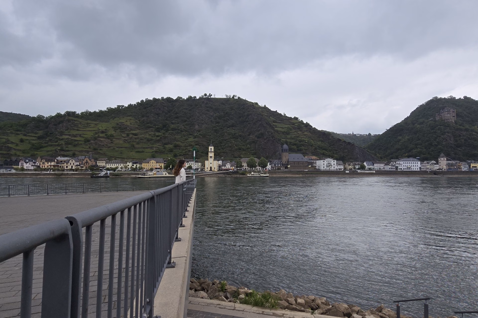 St. Goar in Rain: Closed Restaurants, Basement Asian, and the Castle That Got Away